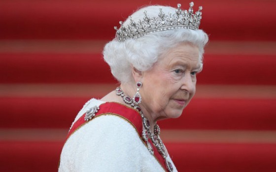 A Rainha Elizabeth fez uma declaração após relatar o ferimento