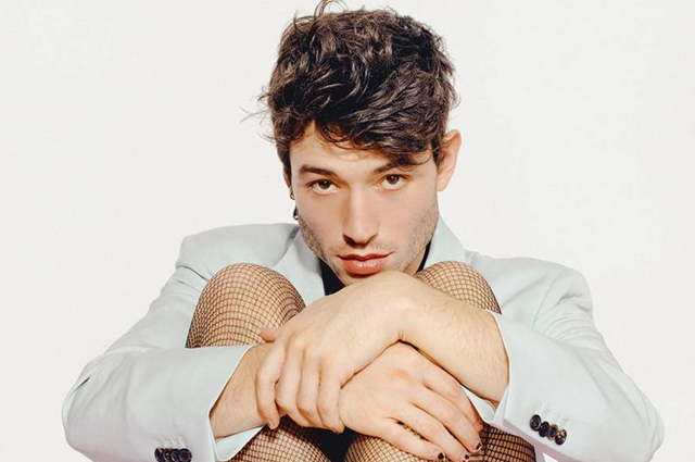 에즈라 밀러, 절도 혐의로 기소