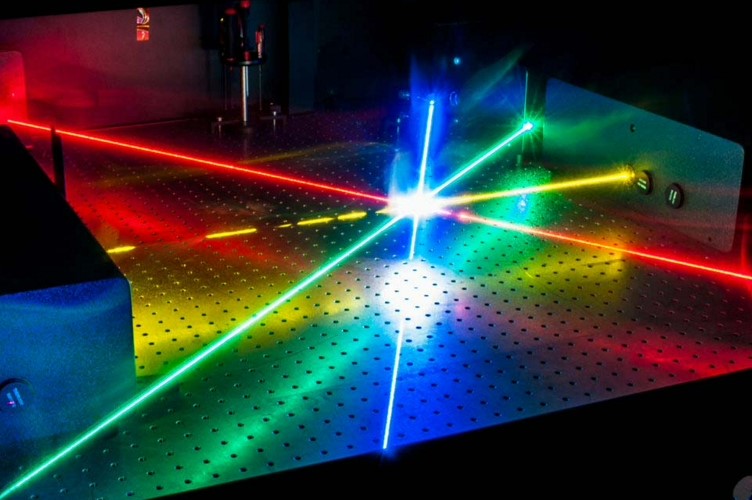 Criou um novo tipo de laser para fotônica, lidars e VR