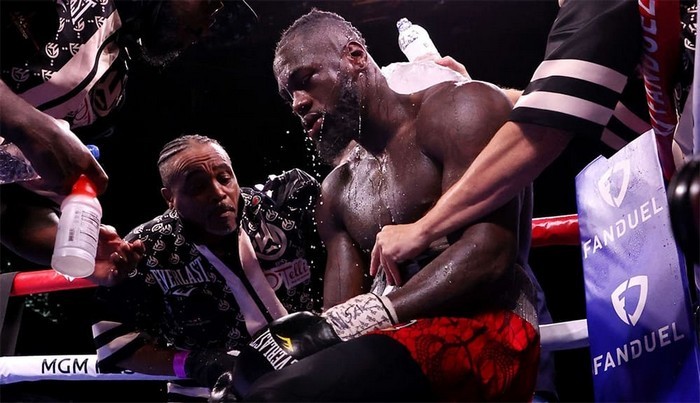 Deontay Wilder s'est cassé le bras dans un combat contre Tyson Fury