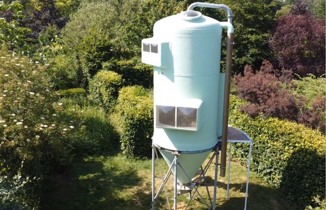 オランダのデザイナーが穀物貯蔵庫を小さな家に変えました