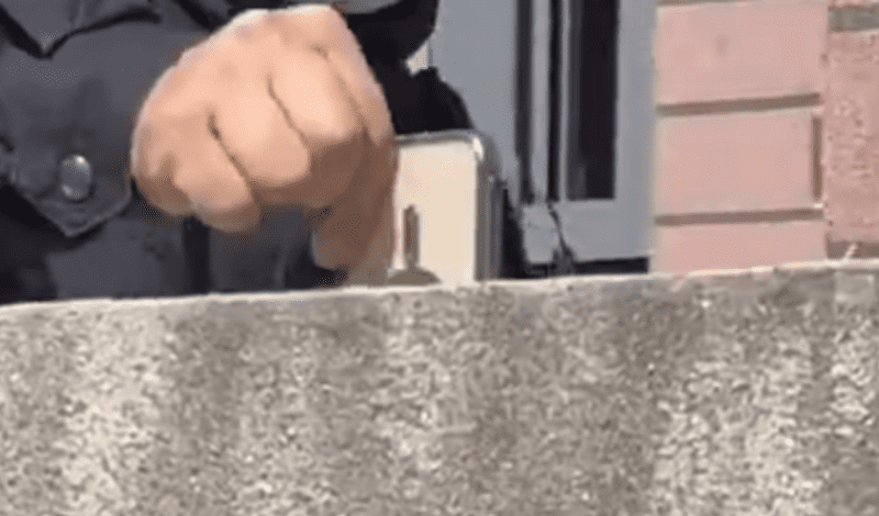 iPhone 12 Pro è rimasto intatto dopo essere caduto dal 26° piano