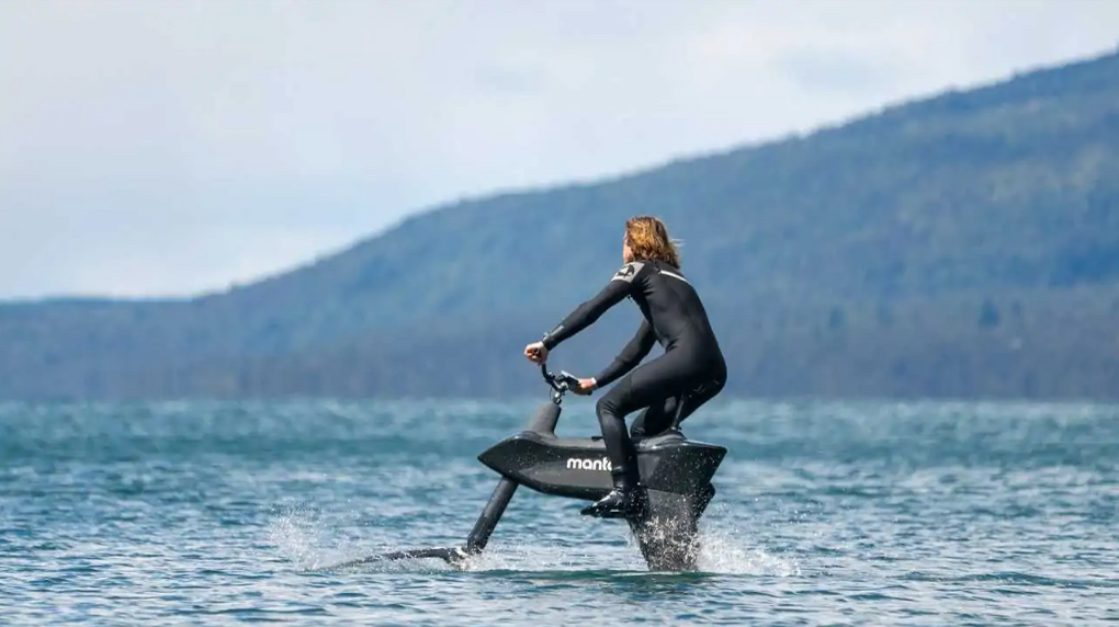 Manta5 introduziu uma bicicleta elétrica que pode se mover na água