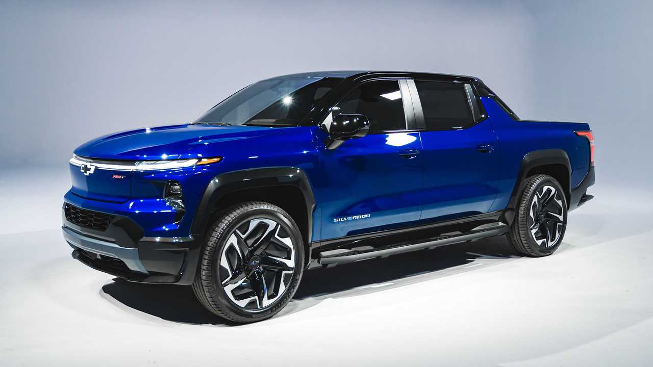 A picape elétrica Chevrolet Silverado EV 2024 faz teste de estrada pela primeira vez