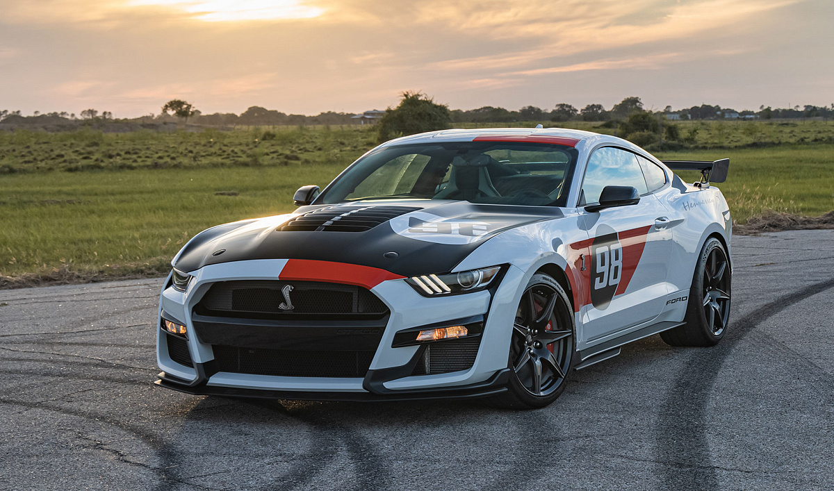 ヘネシーは 1200 馬力のフォード マスタング GT500 を作成しました。
