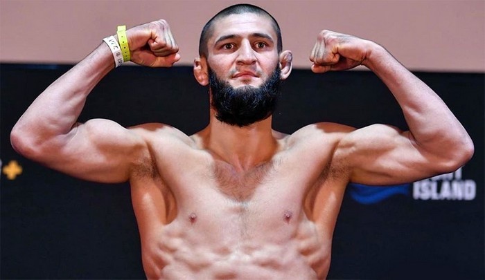 O ex-campeão do UFC acusou Khamzat Chimaev de se recusar a lutar