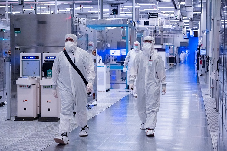 Intel construirá fábrica de embalagens de chips no norte da Itália