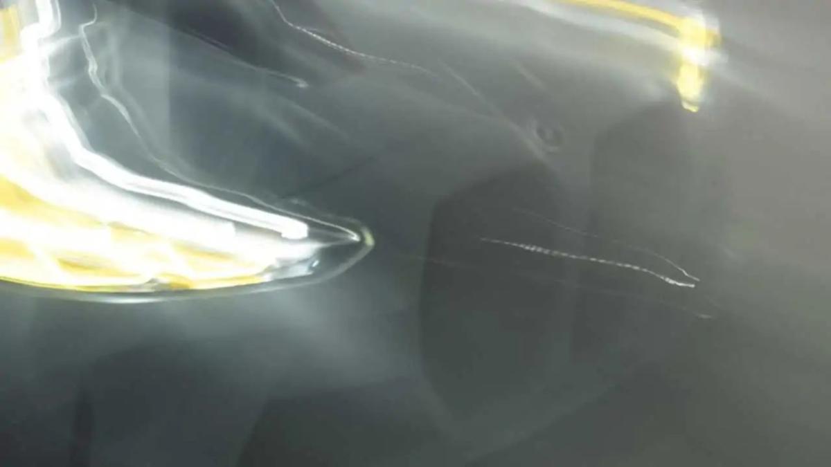 BMW mostrou o novo carro M4 CSL em movimento