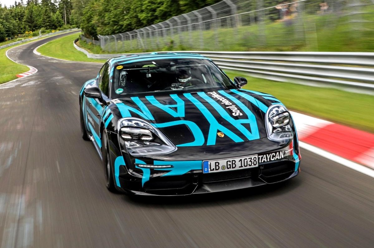 포르쉐, 뉘르부르크링에서 새로운 수소 동력 590마력 슈퍼카 테스트