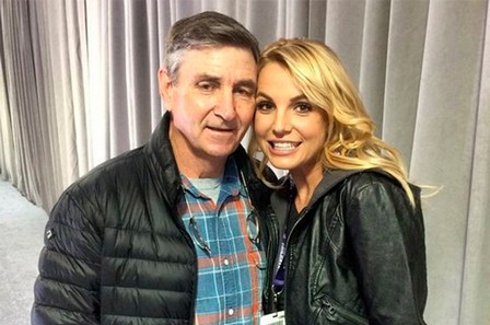 Un insider ha raccontato come il padre di Britney Spears abbia cercato di renderla una "buona cristiana"
