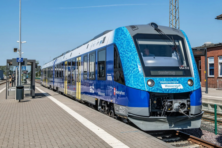 ドイツが Coradia iLint 水素列車で大量旅客輸送を開始