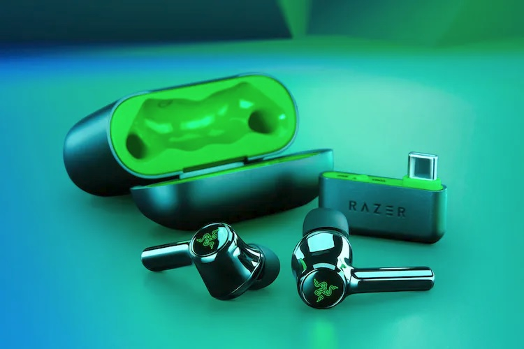 Razer introduce le cuffie wireless Hammerhead HyperSpeed ​​per PlayStation 5 e Xbox Series X/S