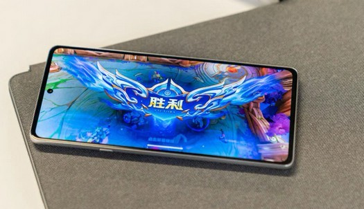 Lo smartphone Moto Edge X30 riceverà una fotocamera selfie da 60 megapixel e un display a 144 Hz