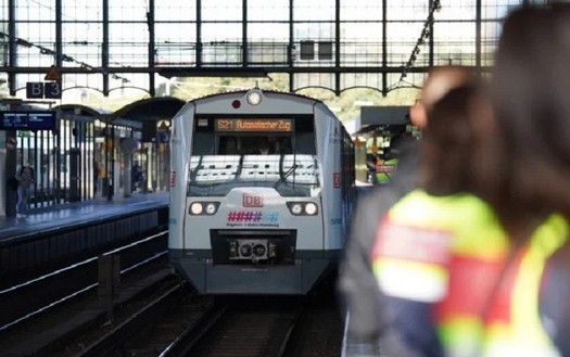 Deutschland stellt den ersten unbemannten Zug der Welt vor - er wird im Dezember mit dem Transport von Hamburgern beginnen