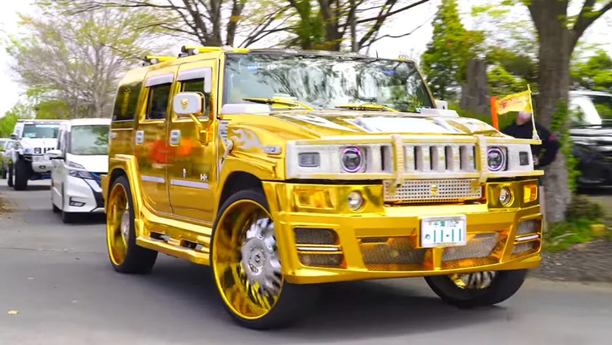 SUVs Hummer fazem sucesso em feira de carros personalizados no Japão