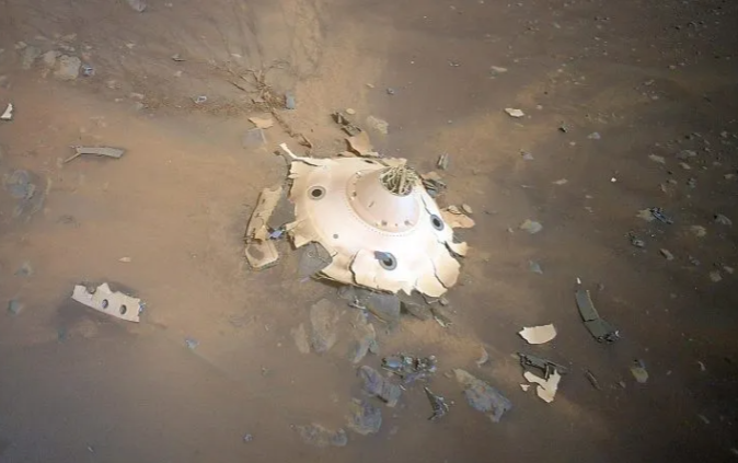 創意工夫のヘリコプターがパーサヴィアランスローバーの封じ込めを発見