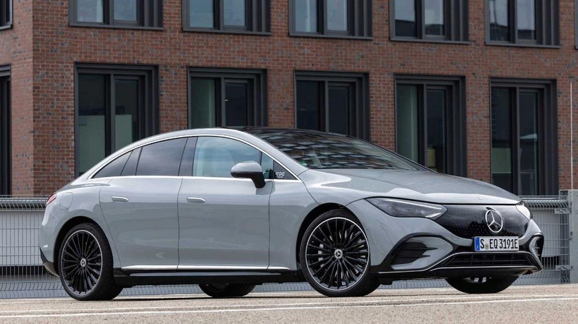 Mercedes planeja cortar emissões de carbono de seus veículos em 50% até 2030