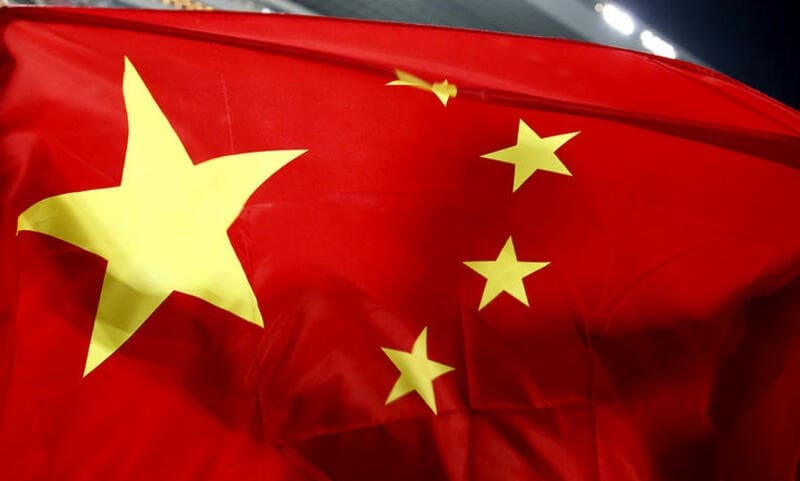 フォーブスは、中国でのスマートフォン販売の落ち込みが最小限に抑えられたと報告しました