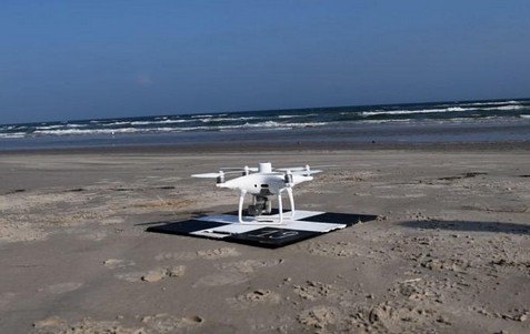 Drones com inteligência artificial aprenderam a detectar detritos marinhos