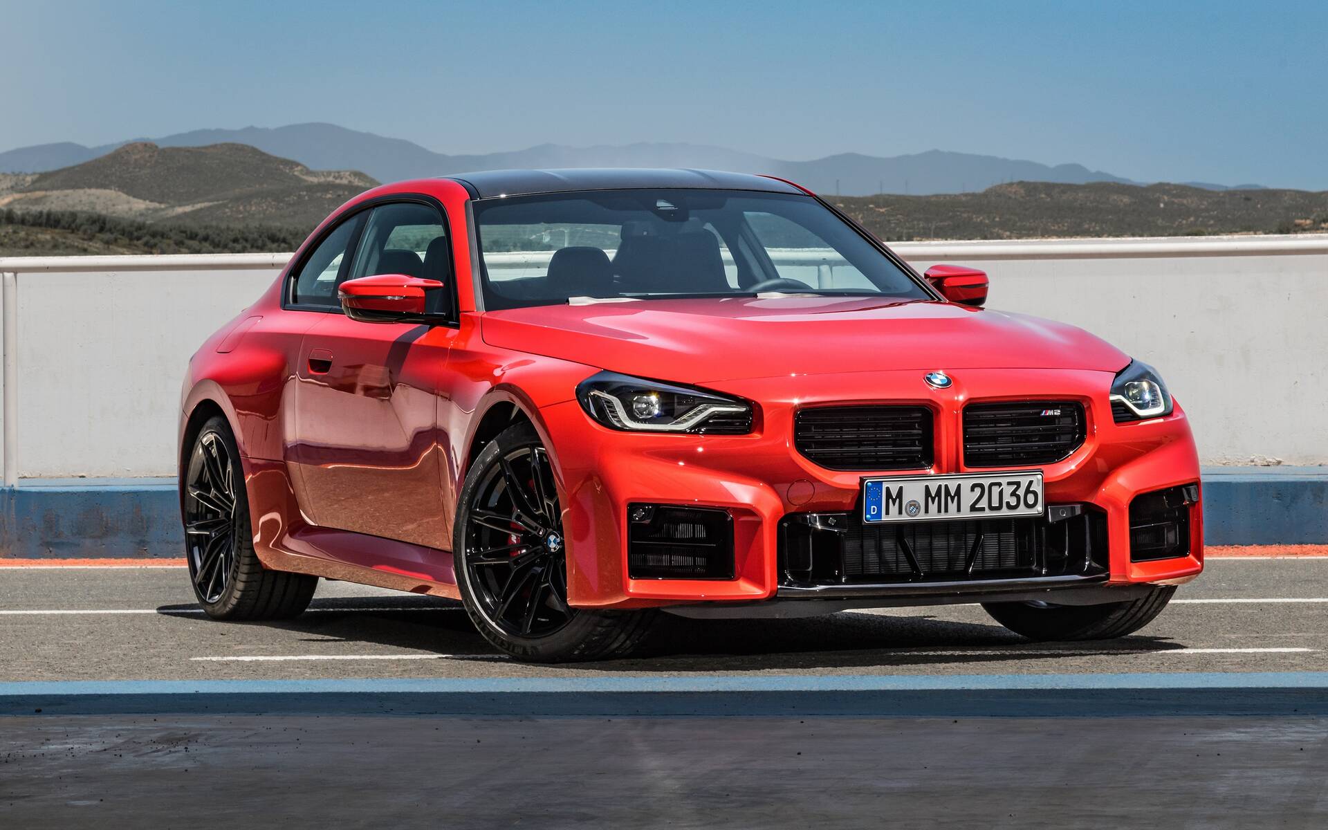 O novo BMW M2 M Performance 2023 mostrado na foto