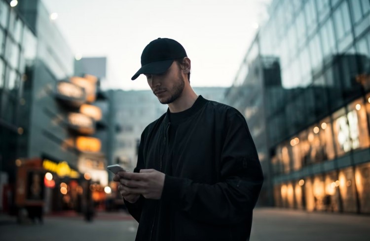 Android 14 terá suporte nativo para comunicações via satélite