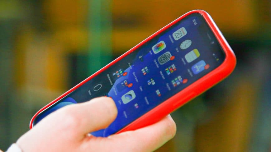 スマートフォンの近くに収納できないもの