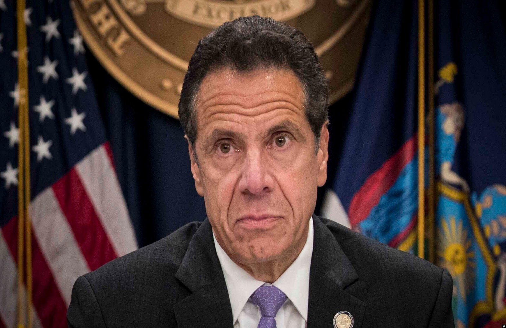 Legisladores do Estado de Nova York abandonam o processo de impeachment do governador Cuomo