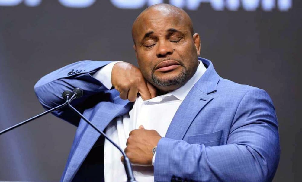 Daniel Cormier s'excuse d'avoir bu