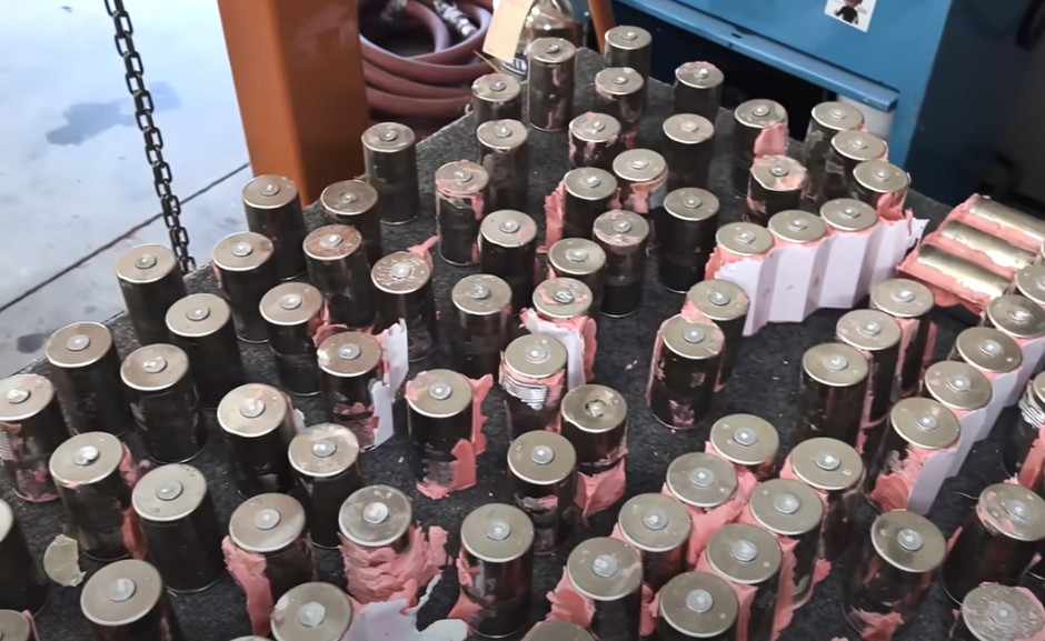 Video: smontaggio del pacco batteria Tesla 4680