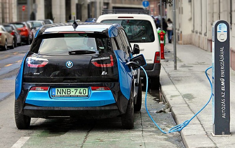 Protocollo sviluppato per caricare le batterie dei veicoli elettrici in 10 minuti