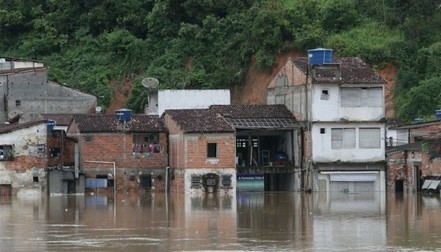 ブラジルの洪水の犠牲者の数は増加しました