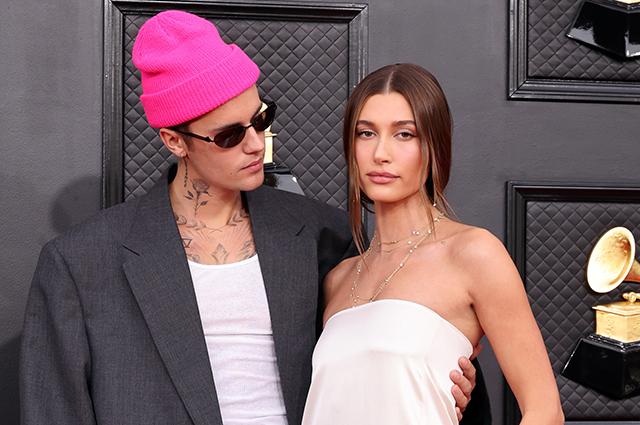 헤일리 비버가 저스틴 비버와의 열애 사실을 공개했다.