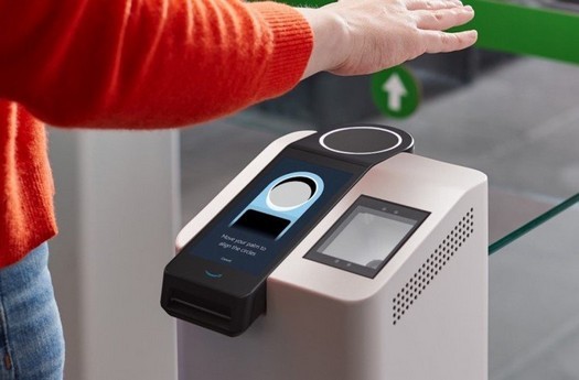 Amazon ha deciso di raccogliere un database biometrico e acquista le scansioni dei palmi dei suoi clienti per $ 10
