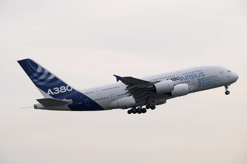 Das Passagierflugzeug A380 flog erstmals mit 100 % Biokraftstoff