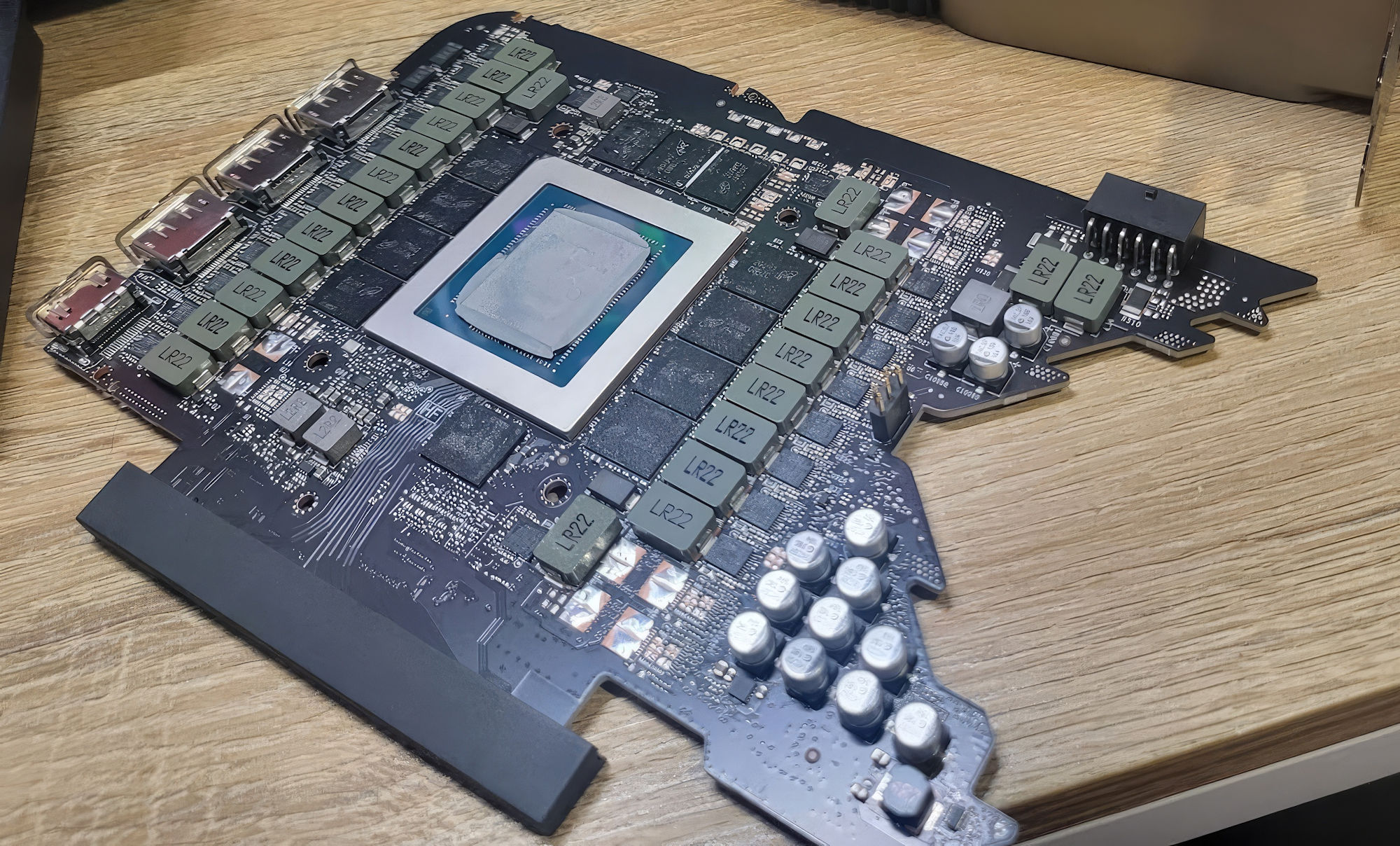 Nvidia、新GPU「GeForce RTX 4090」を発表