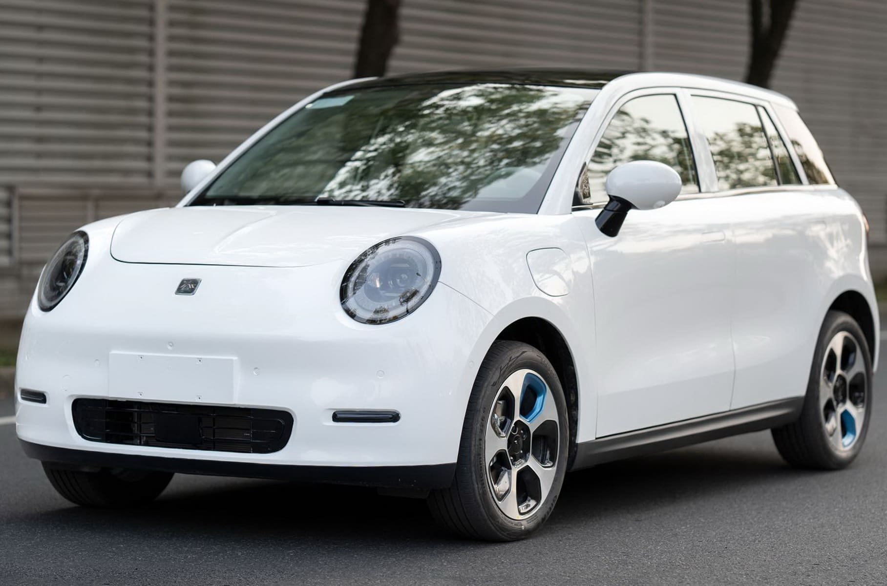 Présentation de la voiture électrique moderne et bon marché JAC EV3