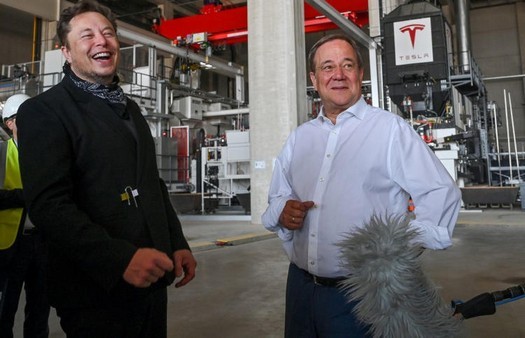 Elon Musk prometeu lançar o primeiro Tesla de Berlim no próximo mês