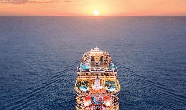 SpaceX, 유람선 운영사와 첫 계약 체결