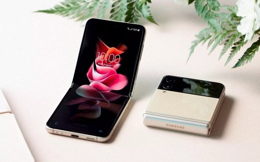 Galaxy Z Flip 3는 모든 충돌을 기록하므로 Samsung은 보증 서비스를 거부할 수 있습니다.