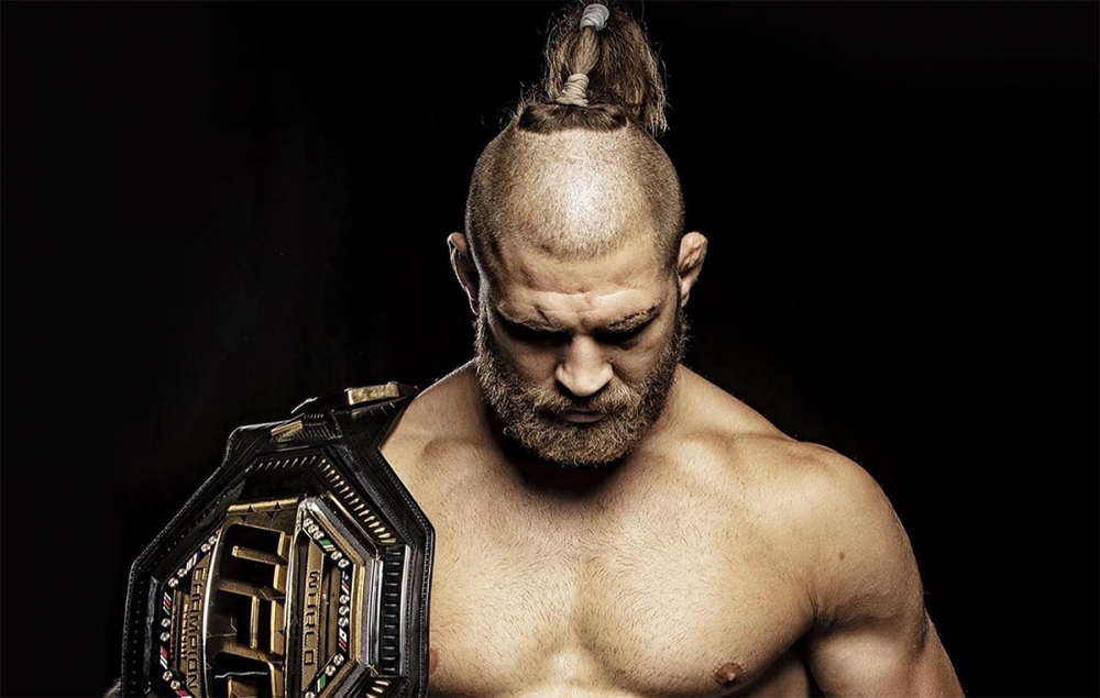 Il campione UFC è stato rinchiuso per tre giorni senza cibo e luce