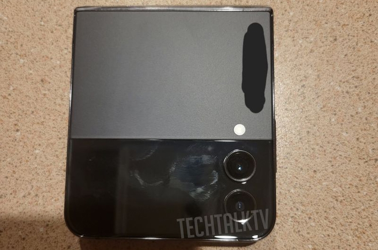 Samsung Galaxy Z Flip 4 avrà uno schermo con una linea di piega invisibile