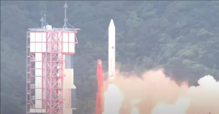 Japan versuchte, eine Epsilon-Rakete zu starten, zerstörte sie jedoch nach 10 Minuten Flug