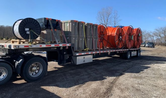 공급자에게 화가 난 미국인은 고속 인터넷을 자신의 지역에 독립적으로 제공했습니다.