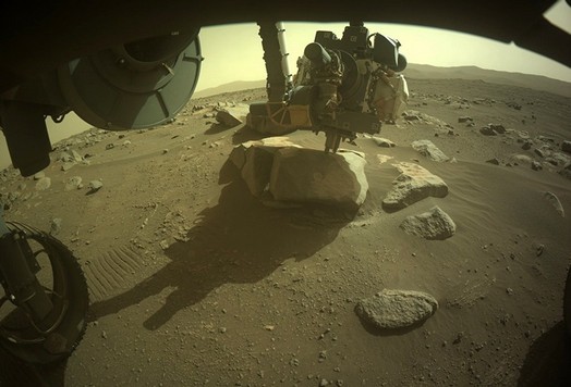 パーサヴィアランスローバーは火星の岩石の7番目のサンプルを採掘し、まもなく古代の三角州に向かいます