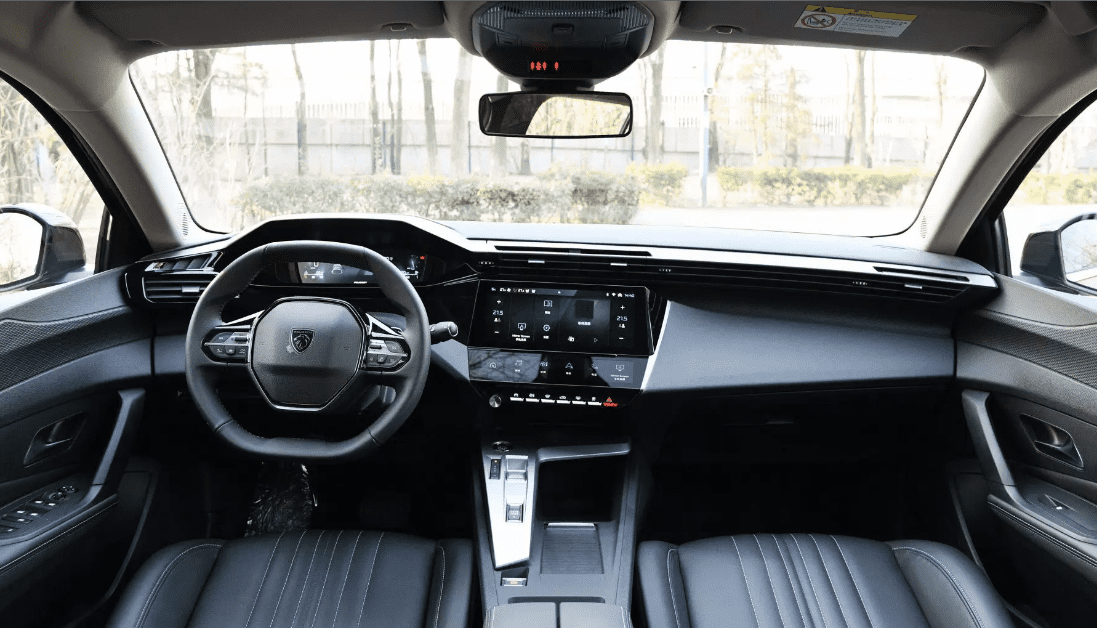 É apresentada uma nova versão do Peugeot 408X com um motor mais potente