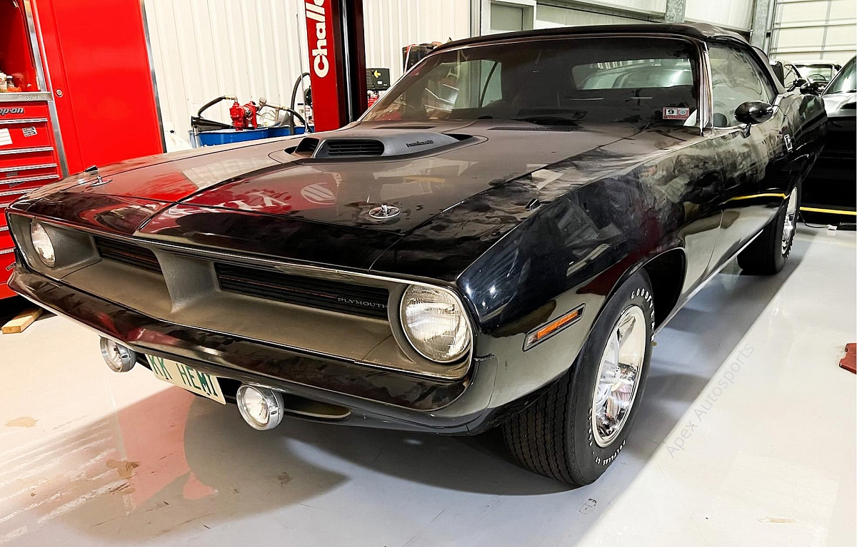 Una delle 14 decappottabili Plymouth Hemi Cuda scoperte dopo 46 anni