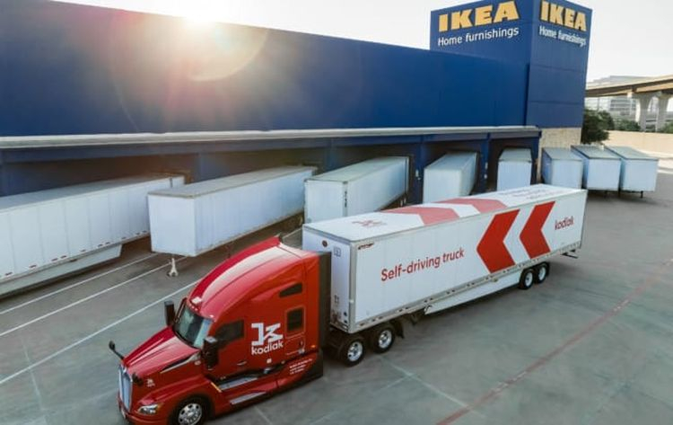 IKEA inizia a consegnare merci con i camion Kodiak Robotics a guida autonoma in Texas