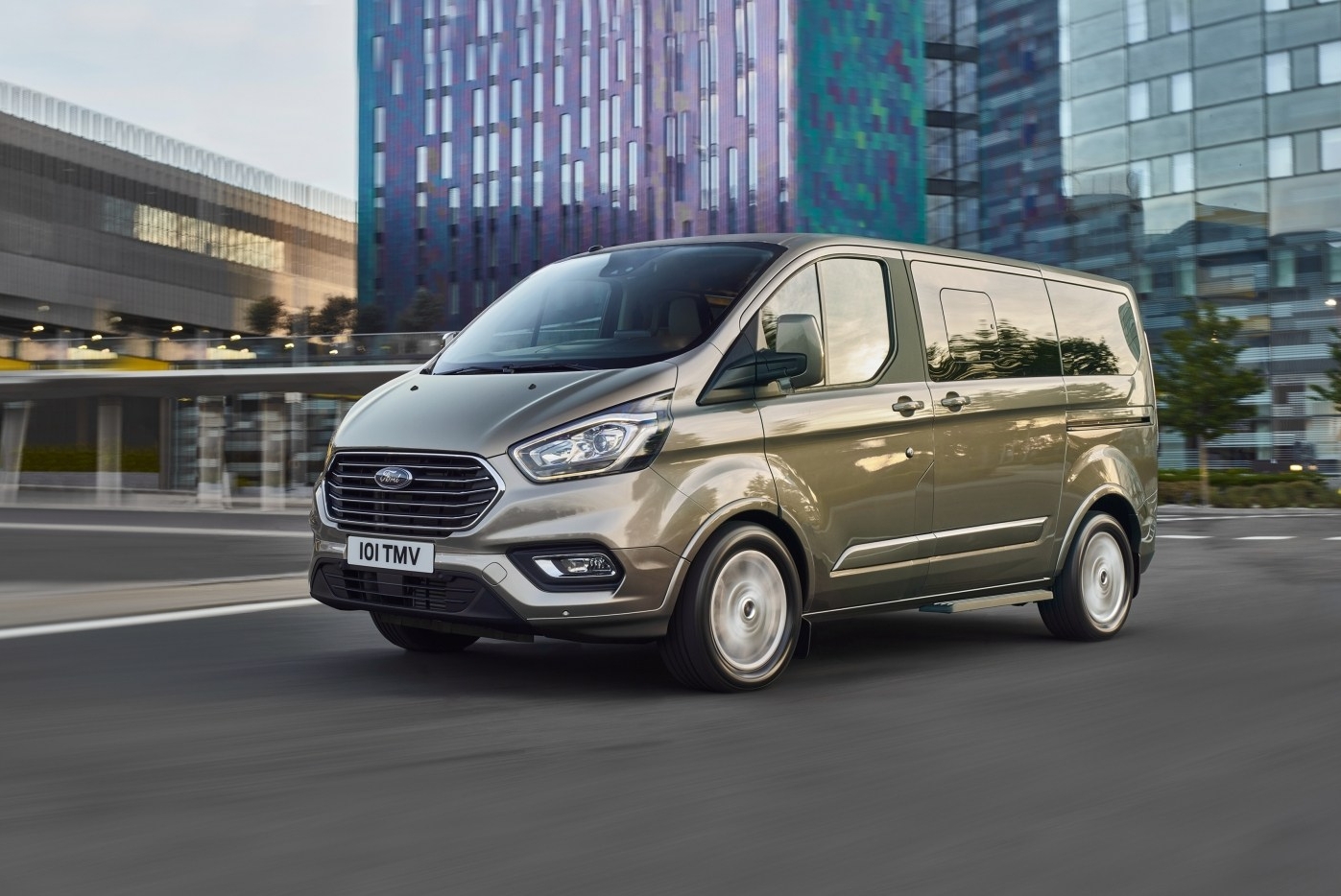 Ford Transit Custom nova geração fotografada em testes na Alemanha