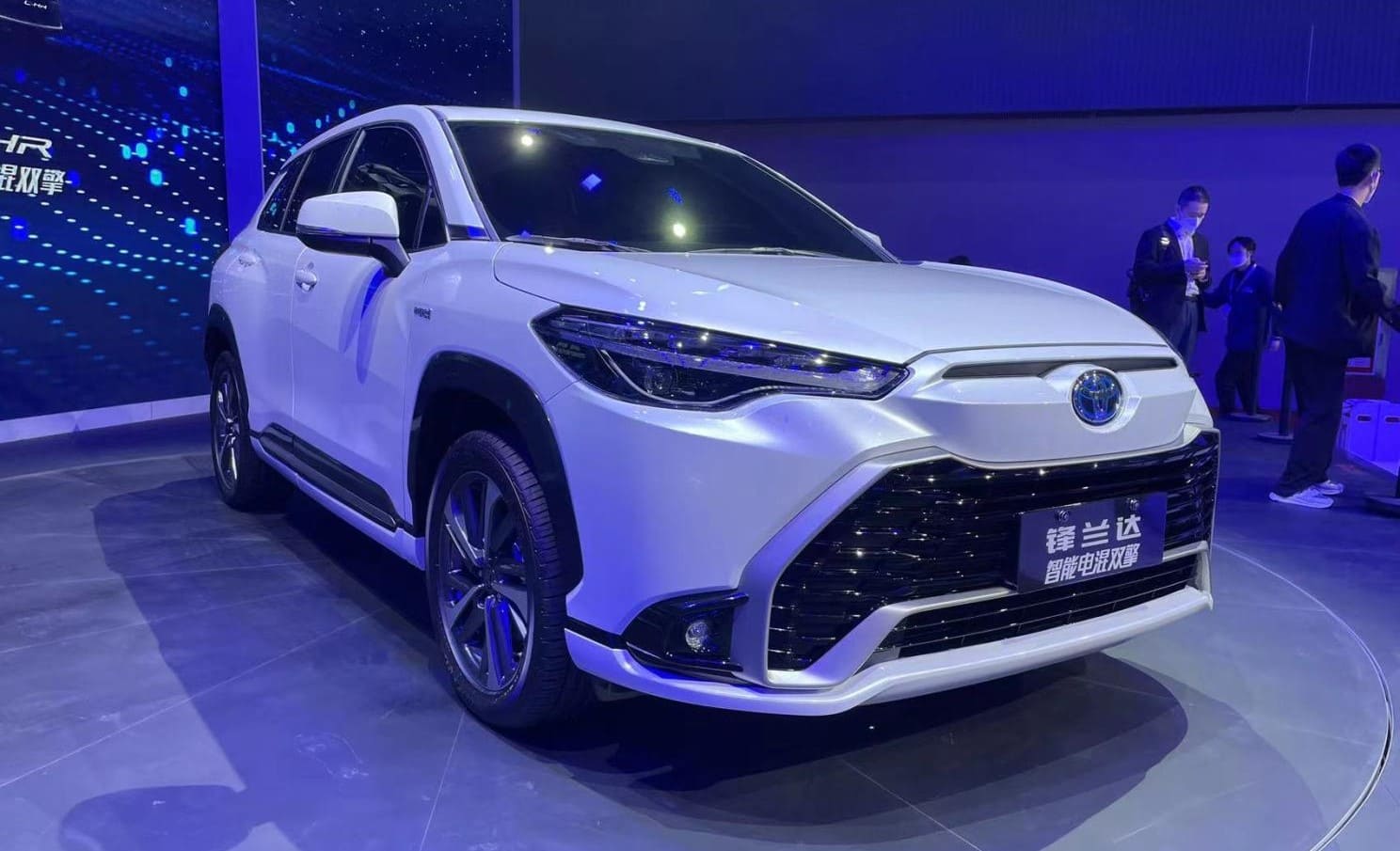 トヨタ フロントランダー クロスオーバーを発表