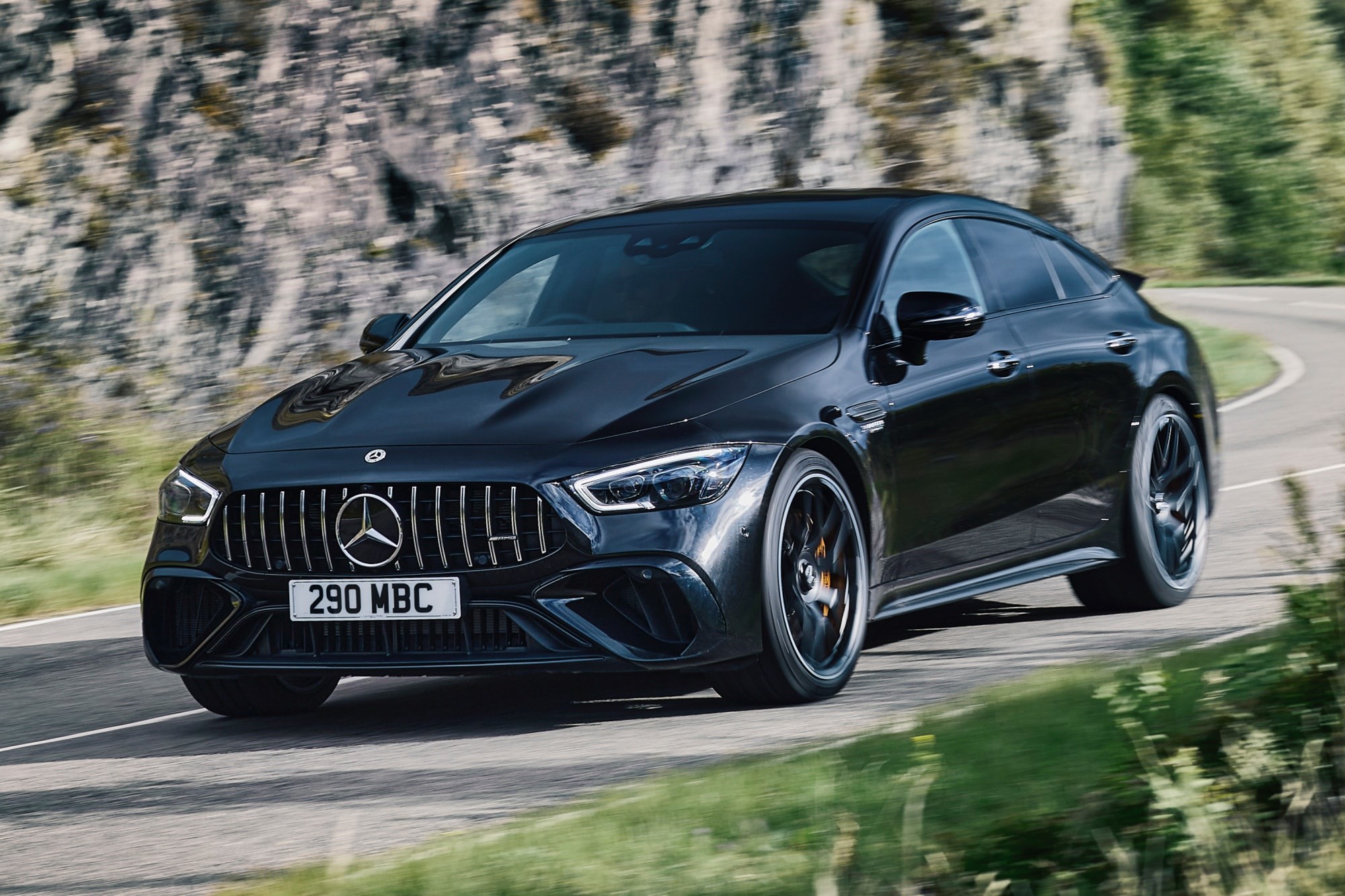 Der Prototyp des neuen Mercedes-AMG GT PHEV bei Tests gesichtet